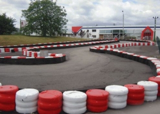  Giro en pista de karts